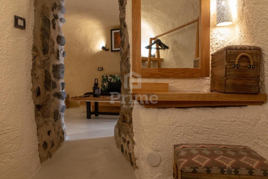 Υπόσκαφη κατοικία Σαντορίνη