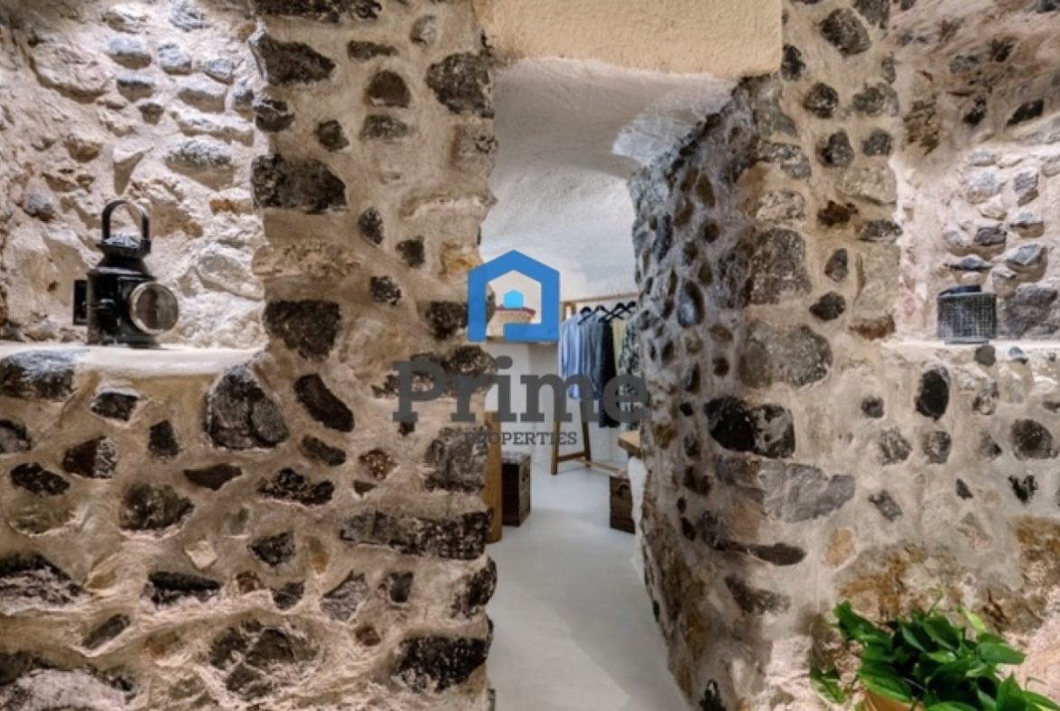 Υπόσκαφη κατοικία Σαντορίνη