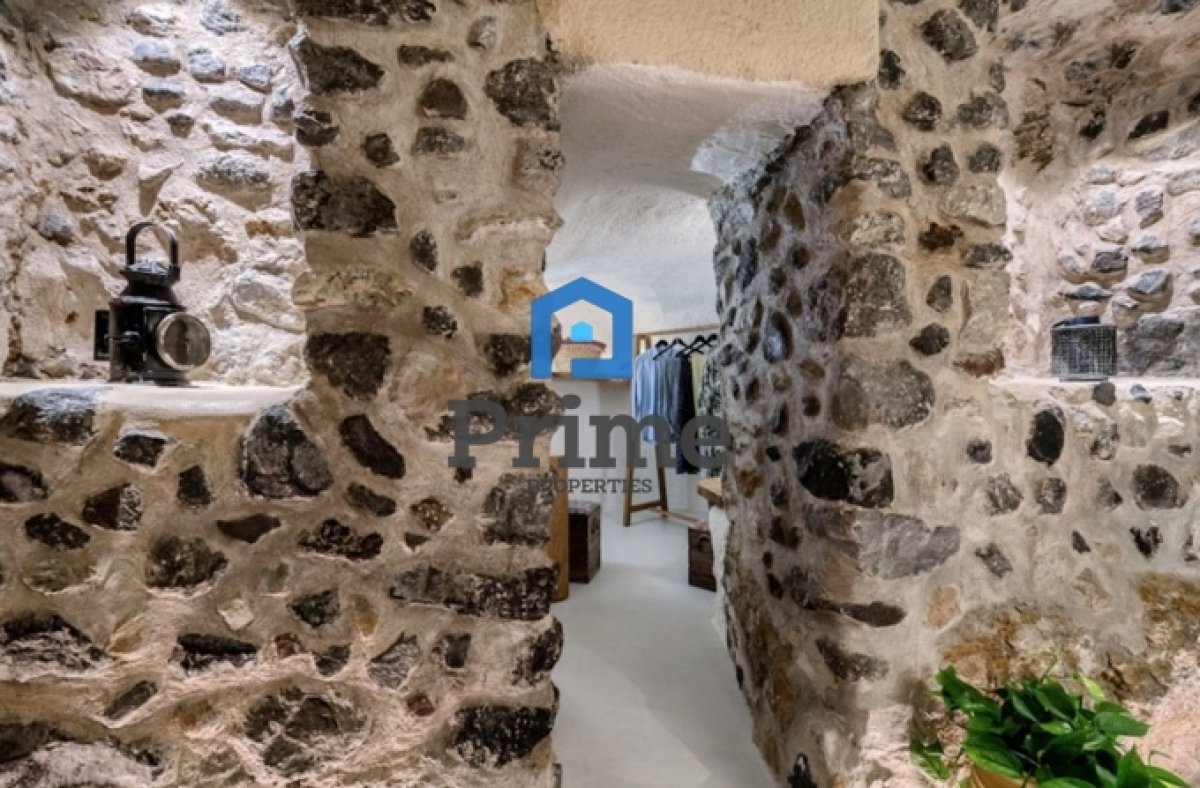 Υπόσκαφη κατοικία Σαντορίνη