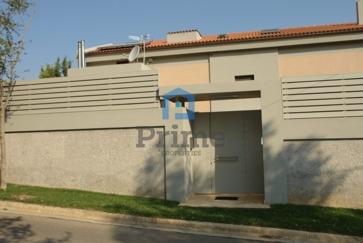 Μεζονέτα 530 τ.μ με πισίνα