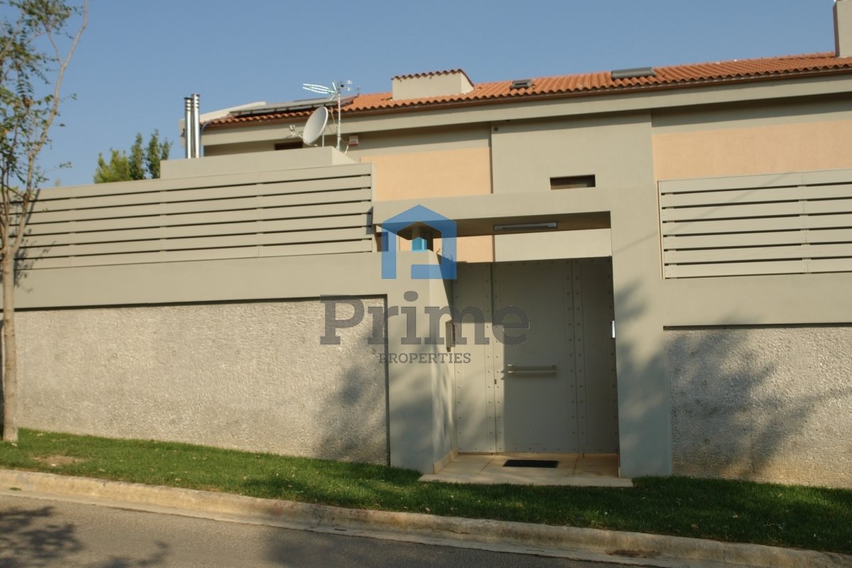 10412824 Μεζονέτα 530 τ.μ με πισίνα