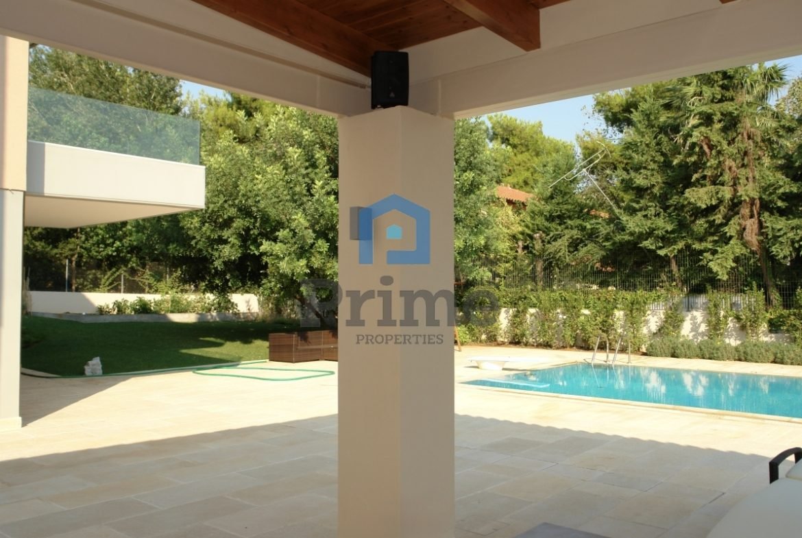 Μεζονέτα 530 τ.μ με πισίνα