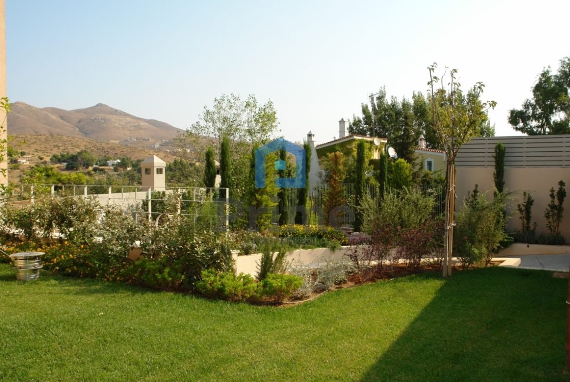 Μεζονέτα 530 τ.μ με πισίνα