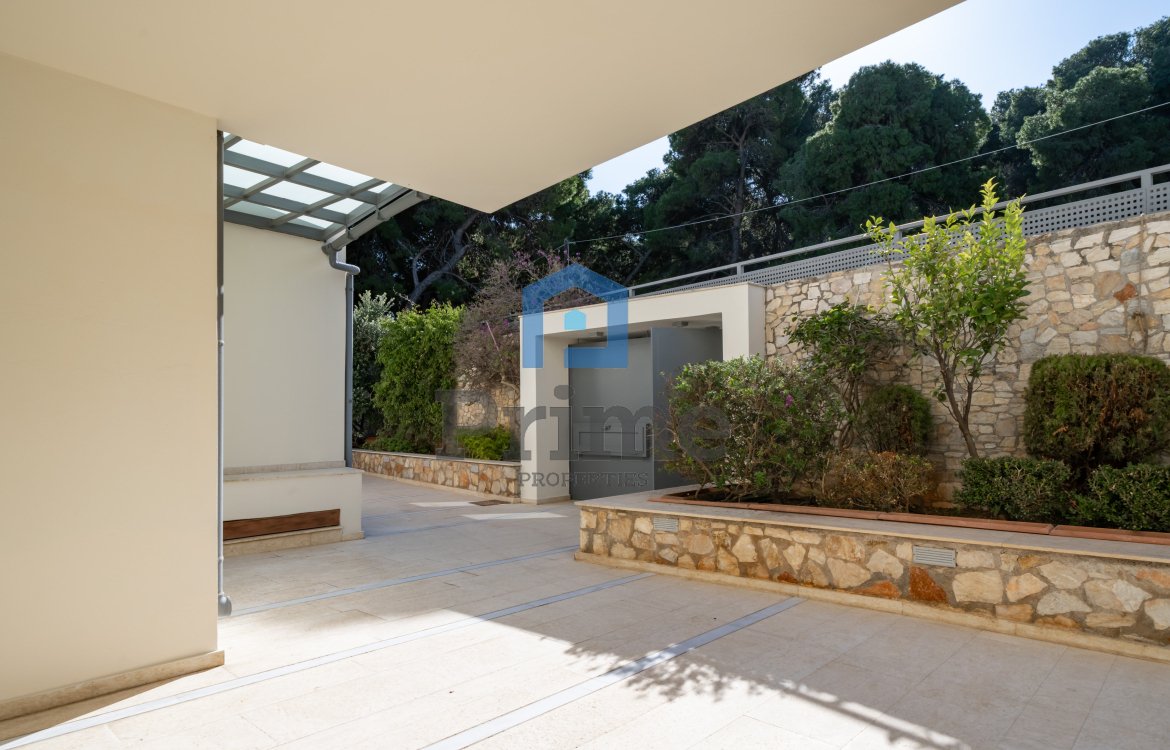 Συγκρότημα 3 κατοικιών με πισίνα