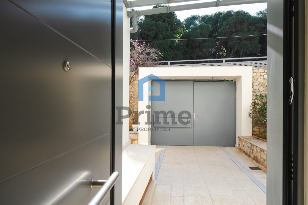 10763561 Συγκρότημα 3 κατοικιών με πισίνα