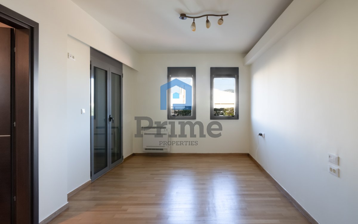 10764224 Συγκρότημα 3 κατοικιών με πισίνα