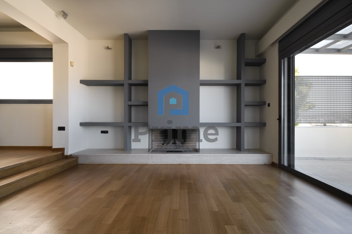 10764625 Συγκρότημα 3 κατοικιών με πισίνα