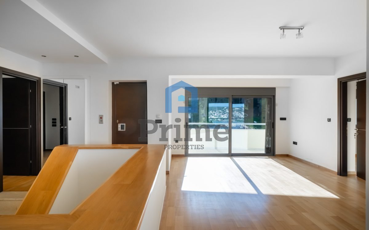 10766523 Συγκρότημα 3 κατοικιών με πισίνα